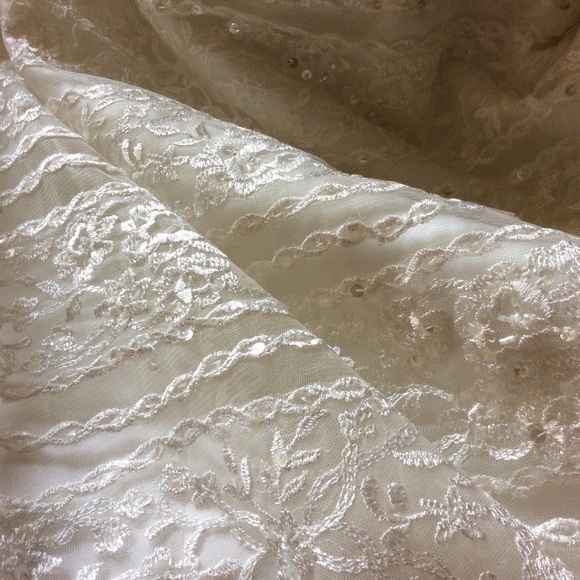 Handmade wedding gown - Picture 3 of 4